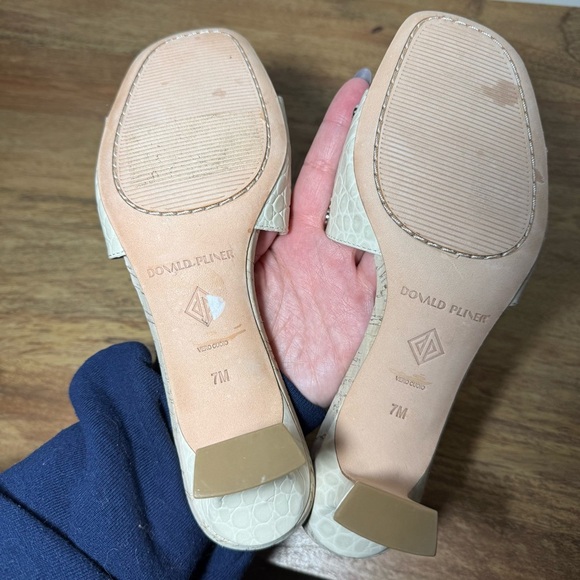 Donald J. Pliner Women's Beige and White Heeled Sandals, Size 7 - Picture 5 of 5